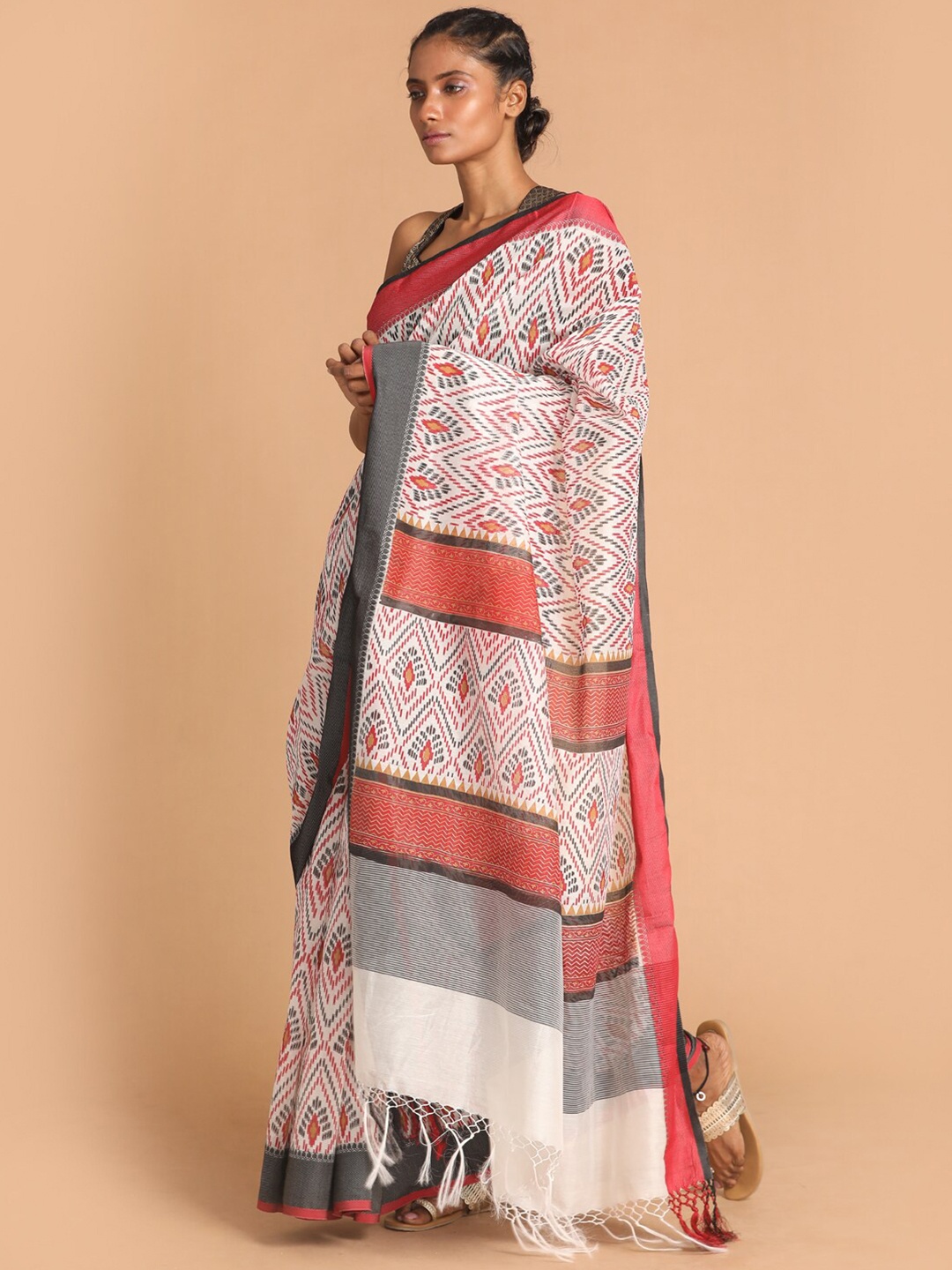 

Indethnic Black & White Ethnic Motifs Poly Cotton Saree