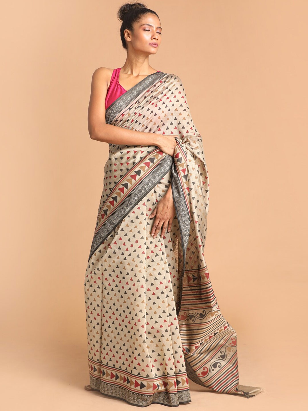 

Indethnic Black & Beige Geometric Printed Saree