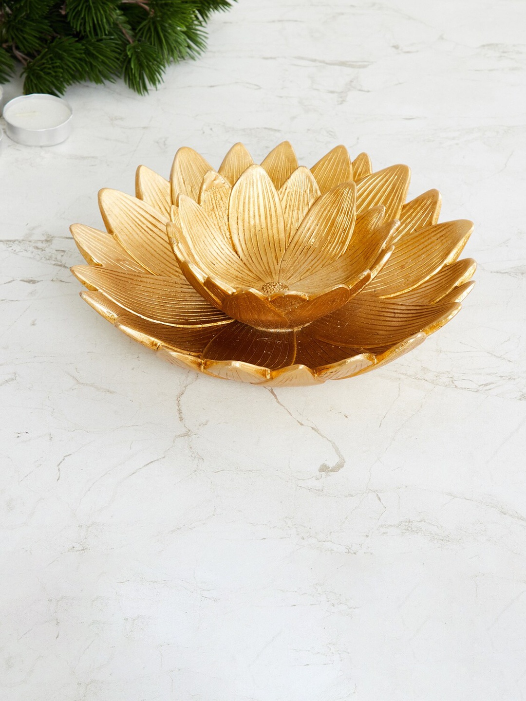 

Home Centre Gold Polyresin Leaf Decorative Showpieces