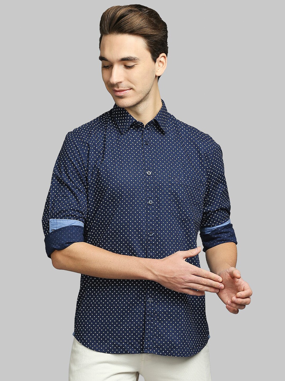 

Parx Men Blue Micro Ditsy Printed Cotton Slim Fit Casual Shirt