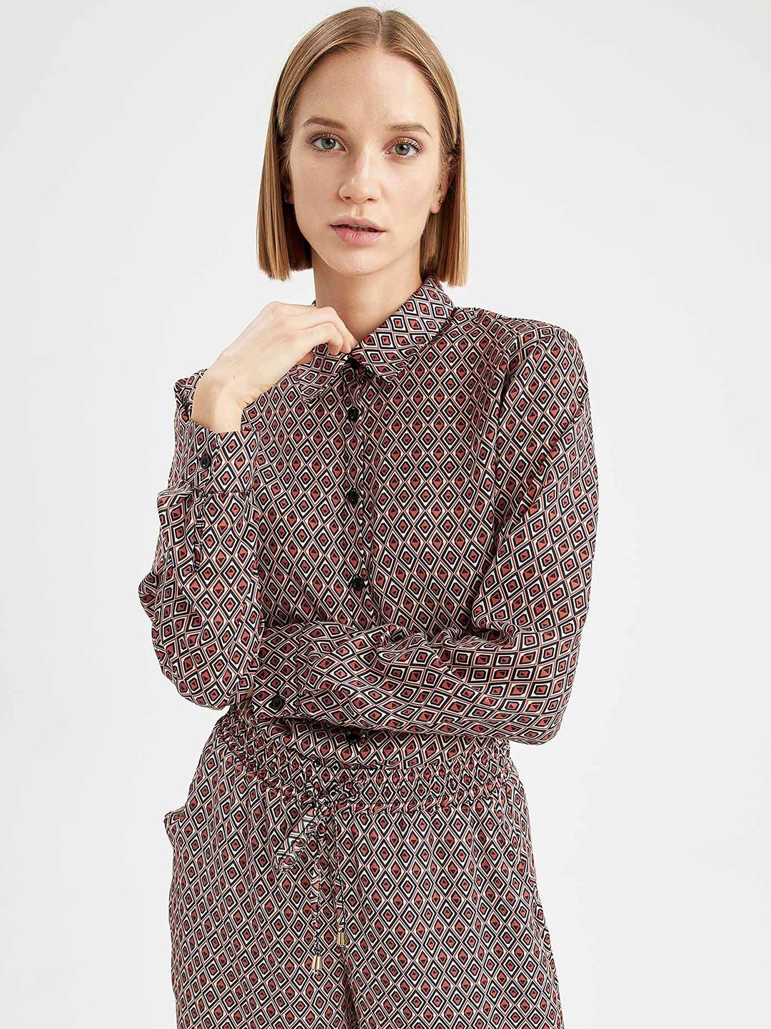 

DeFacto Women White Printed Satin Shirt
