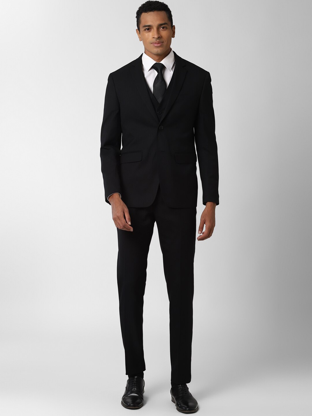 

Peter England Elite Men Black Solid Slim Fit 3-Piece Single-Breasted Formal Suit