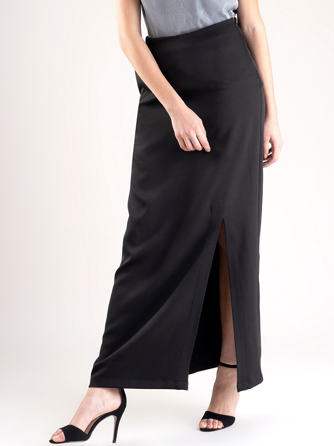 

FableStreet Women Black Solid Straight Maxi Skirt