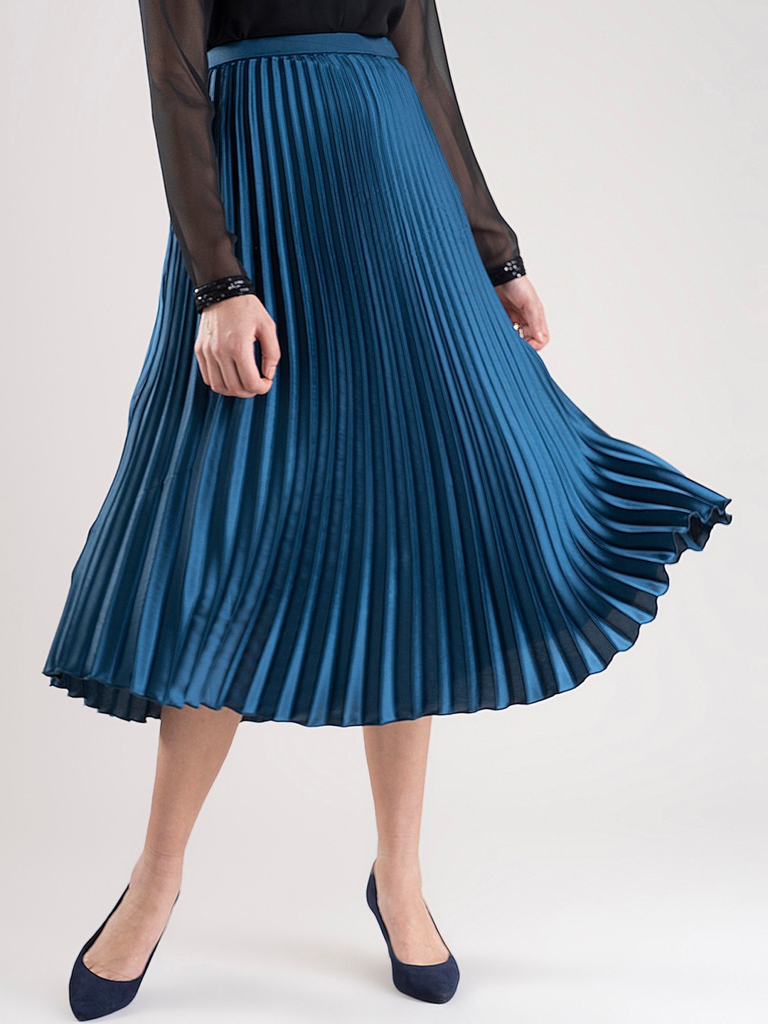 

FableStreet Women Teal-Blue Solid Satin Accordion Pleated A-Line Midi Skirt