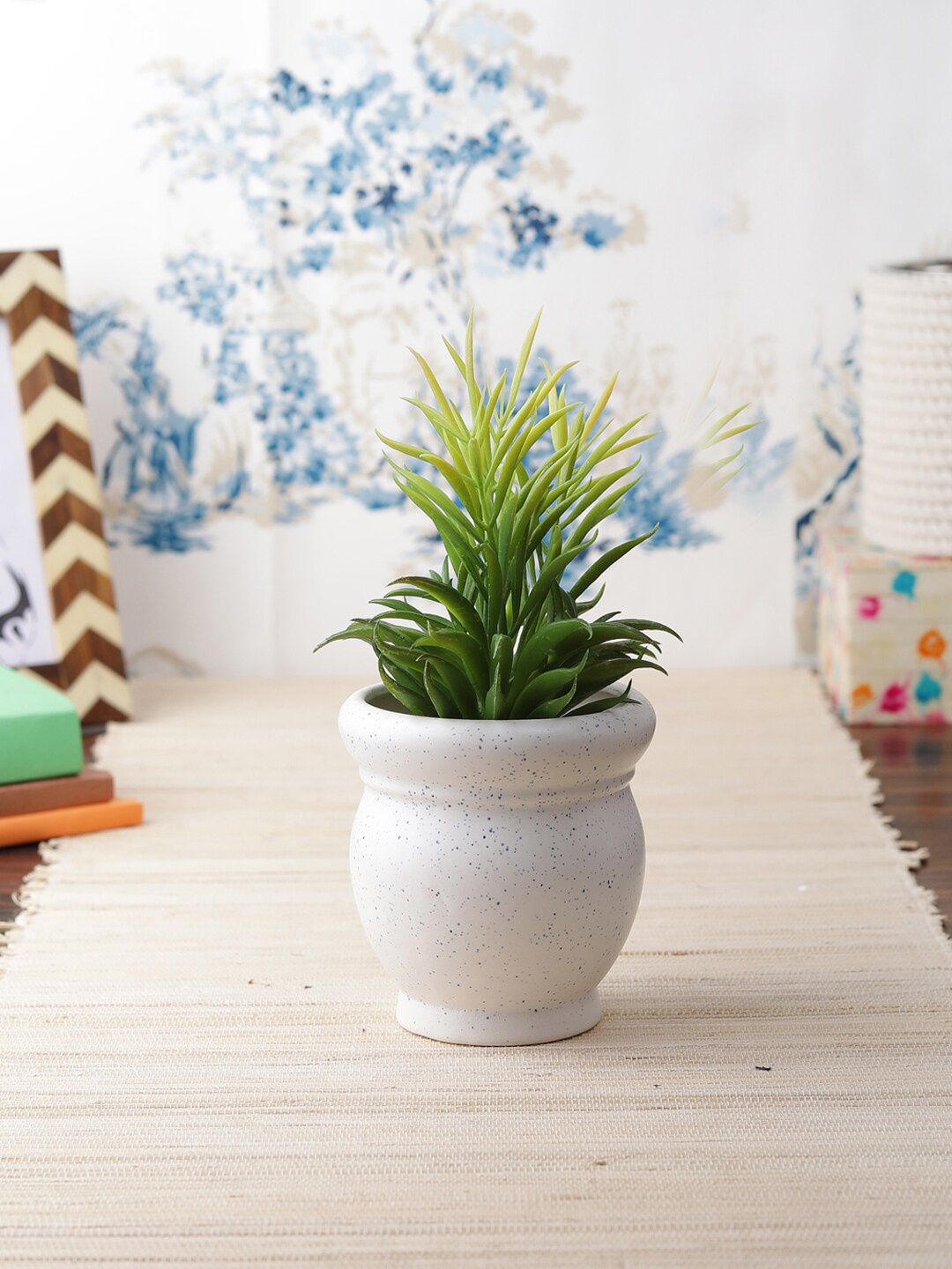 

VarEesha Set of 2 White Marble Ceramic Planter Pots