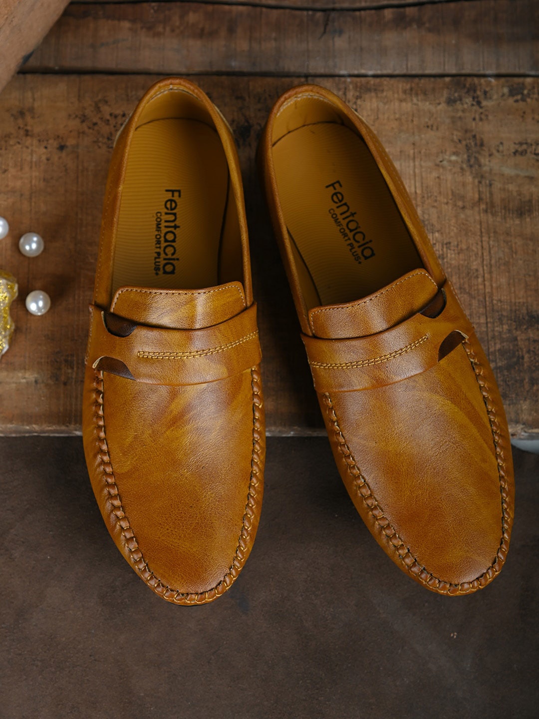 

Fentacia Men Tan Loafers
