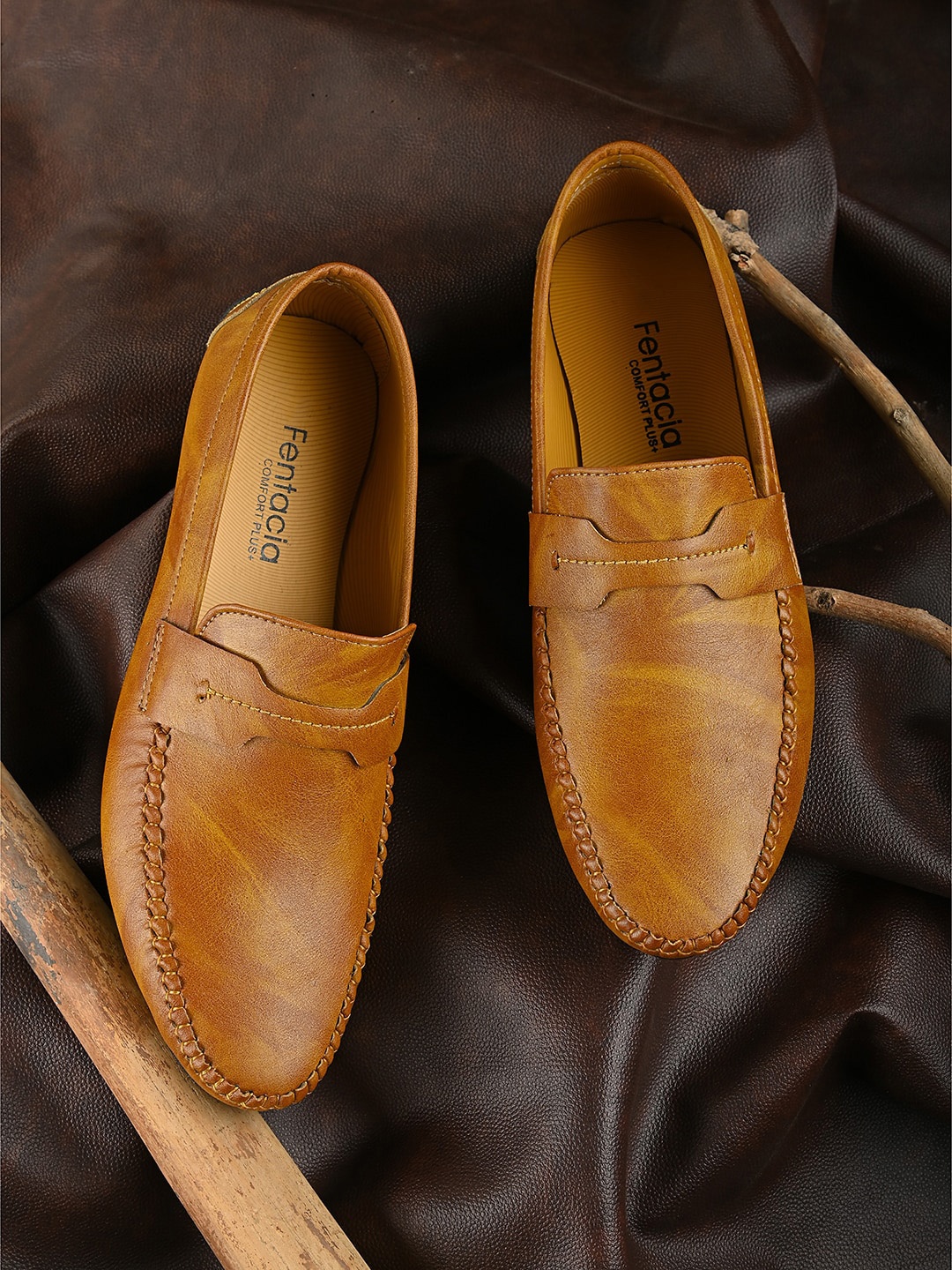 

Fentacia Men Brown Loafers