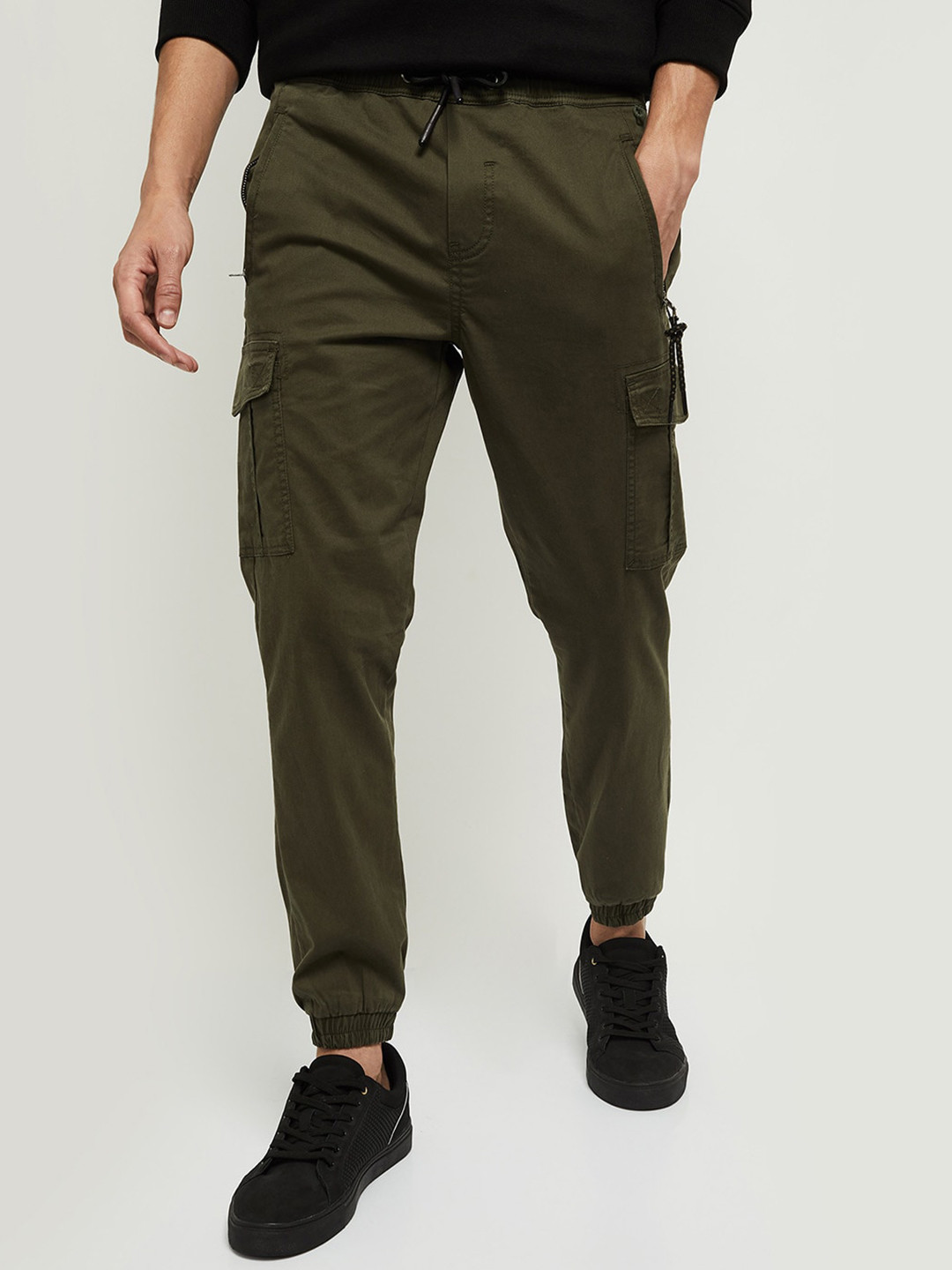 

max Men Green Solid Joggers