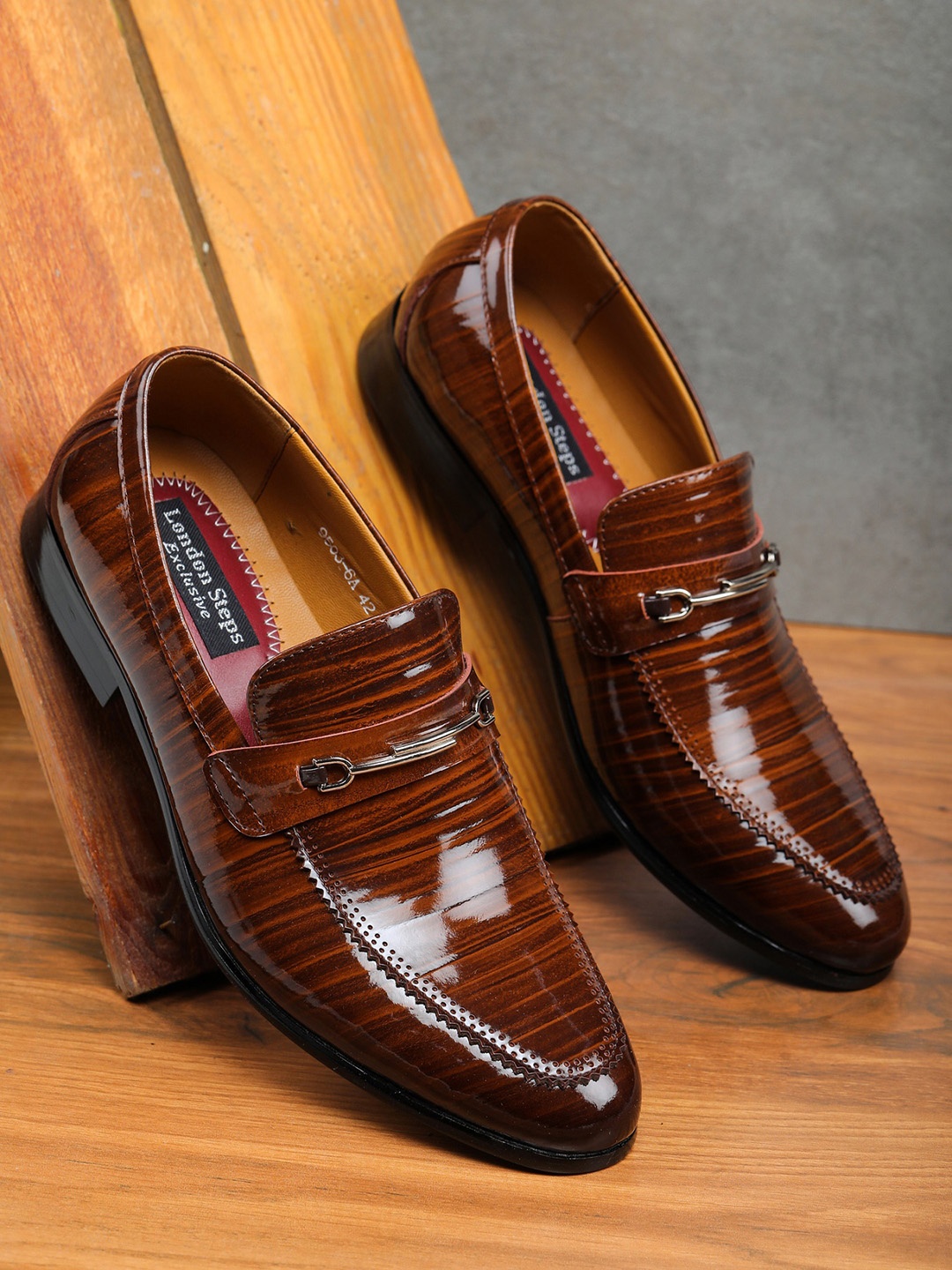 

LONDON STEPS Men Brown Solid Formal Loafers
