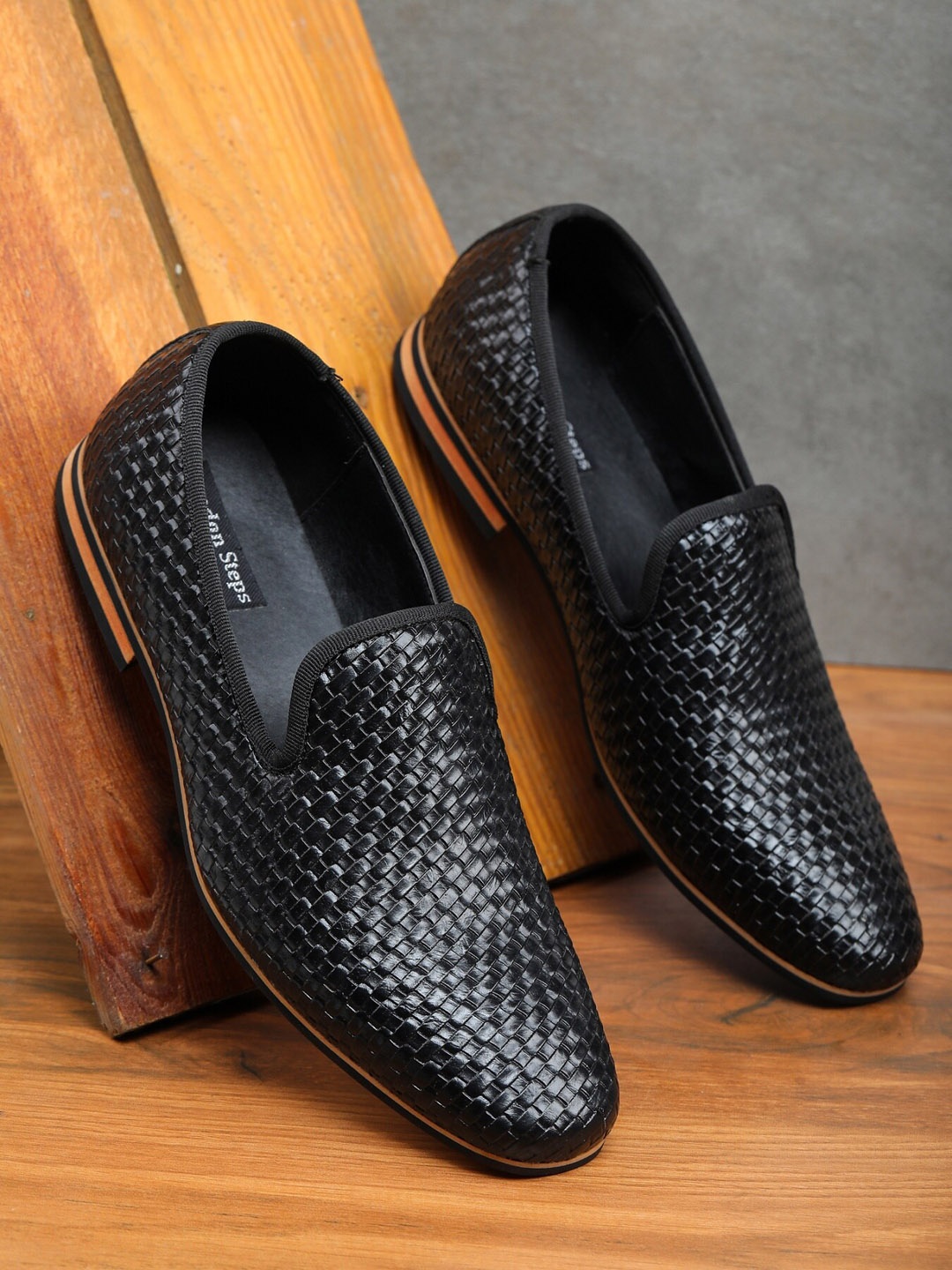 

LONDON STEPS Men Black Textured Formal Loafers