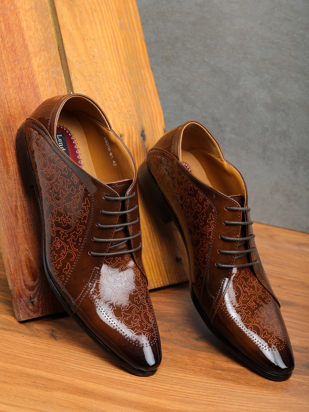 

LONDON STEPS Men Brown Solid Formal Derbys