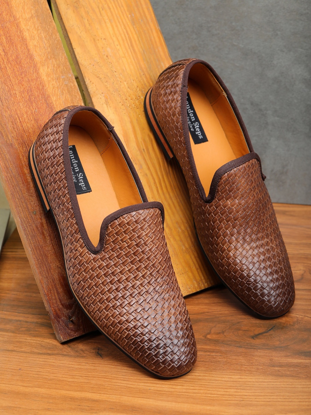

LONDON STEPS Men Brown Textured Formal Loafers