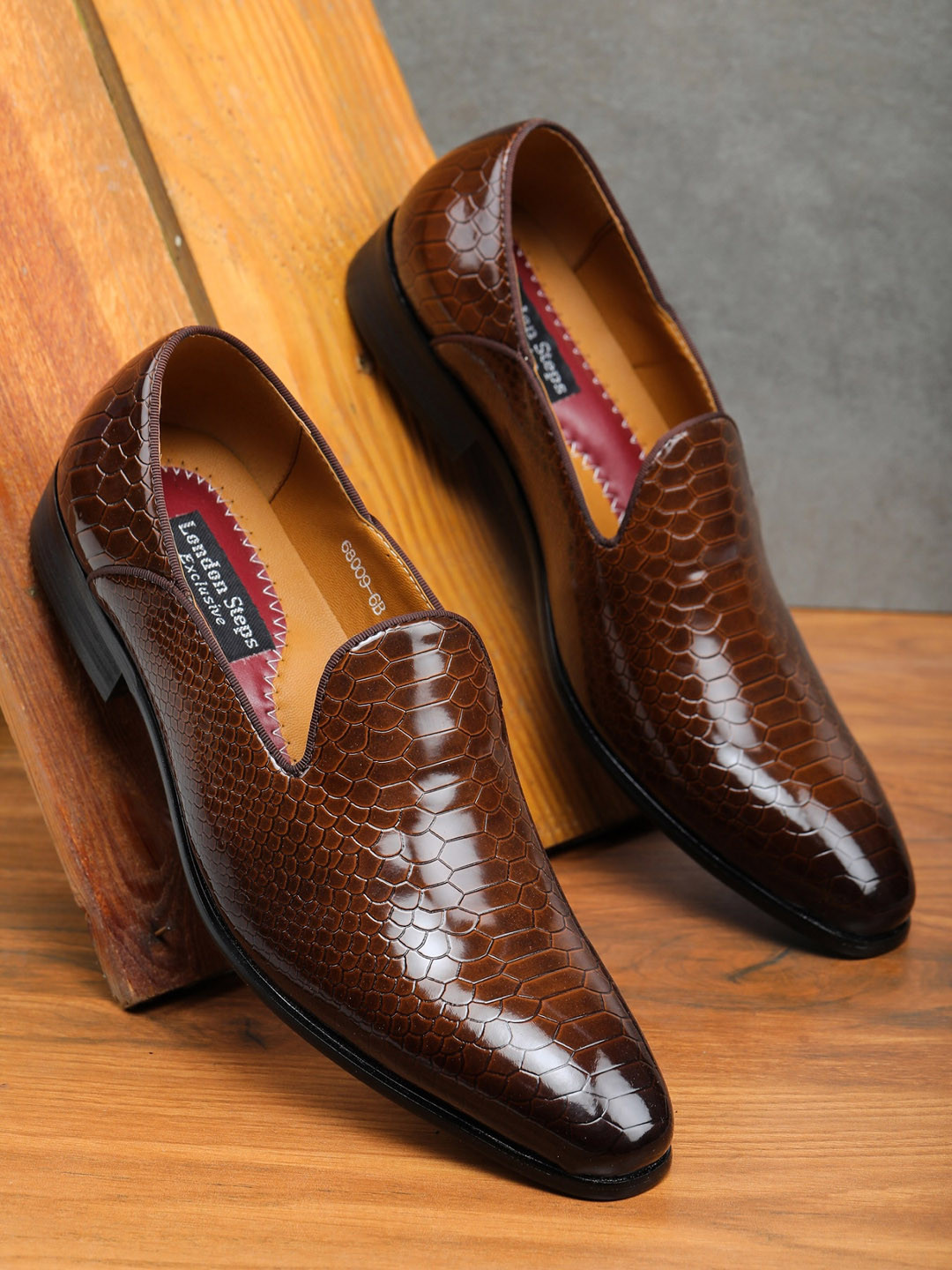 

LONDON STEPS Men Brown Formal Loafers