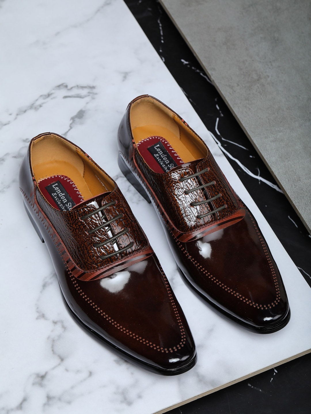 

LONDON STEPS Men Brown Solid Formal Oxfords