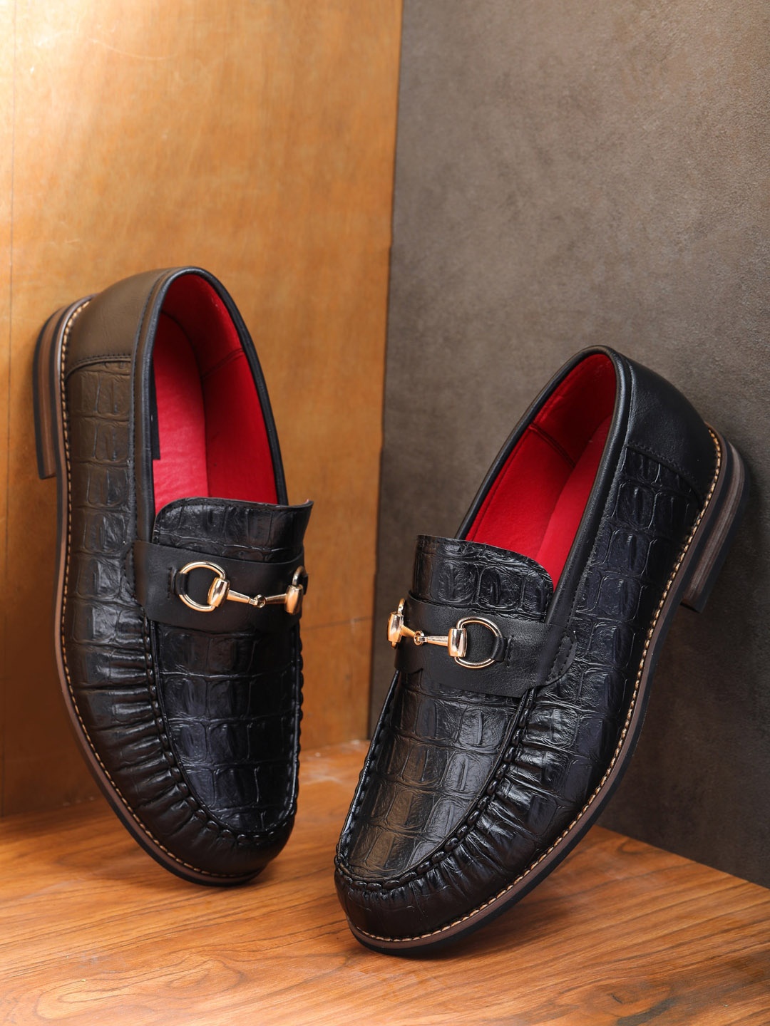 

LONDON STEPS Men Black Textured Formal Loafers