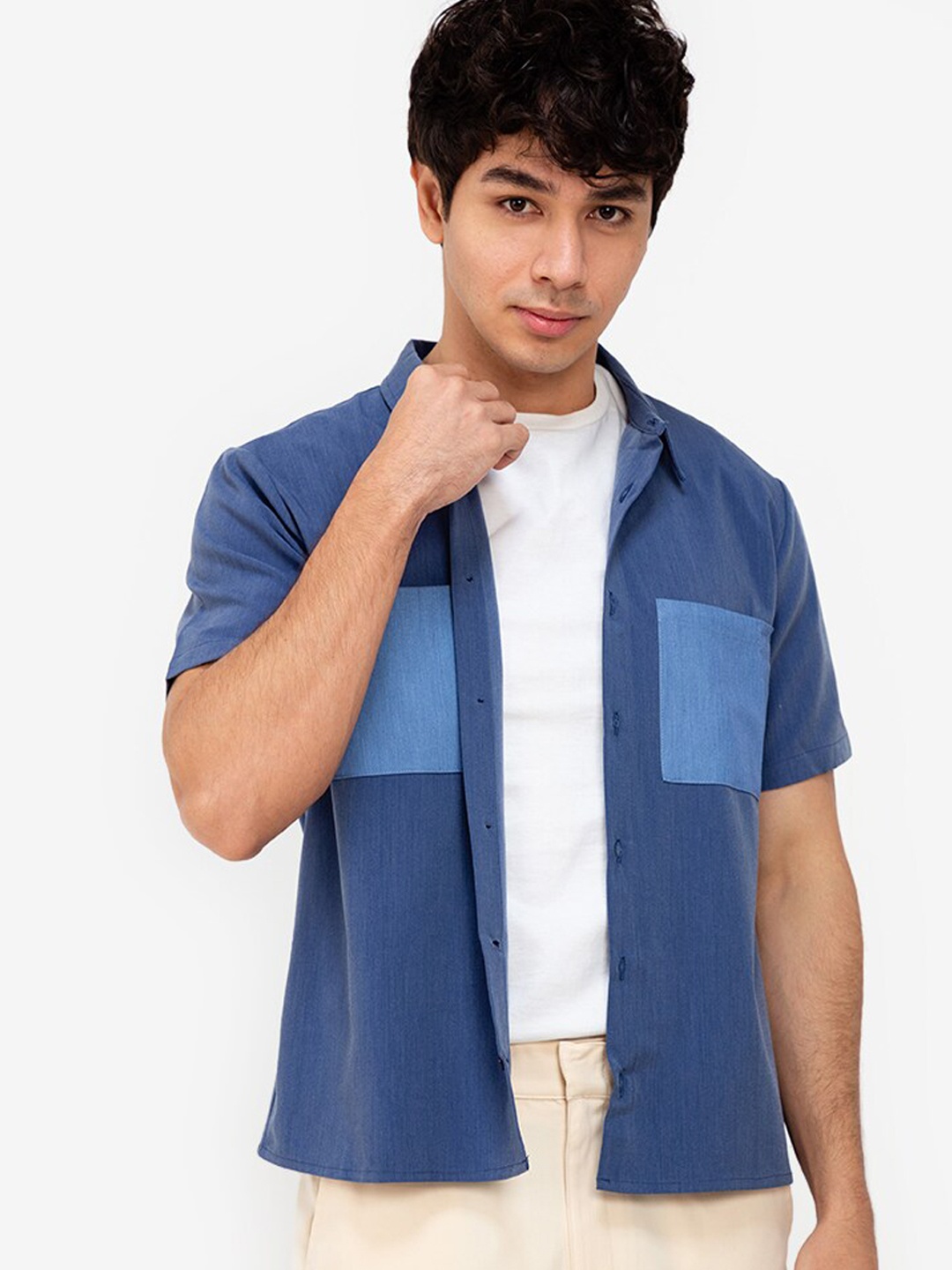 

ZALORA BASICS Men Blue Colourblocked Pocket Denim Shirt