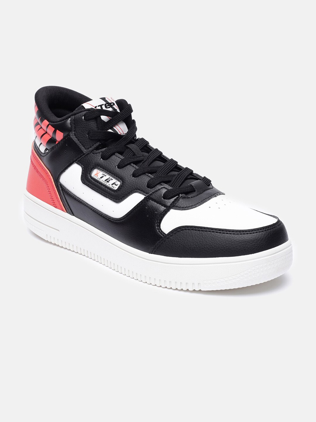 

Xtep Men Black & Pink Skateboarding Non-Marking Shoes
