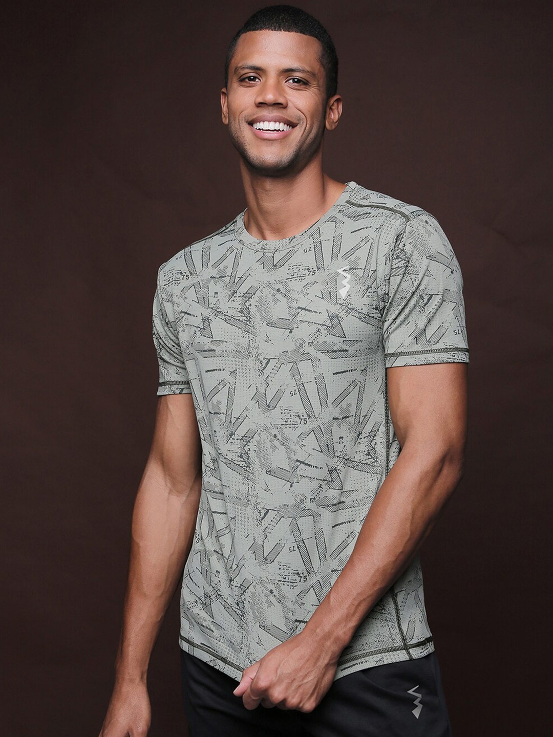 

Campus Sutra Men Olive Green Geometric Printed Tropical Dri-FIT Running T-shirt