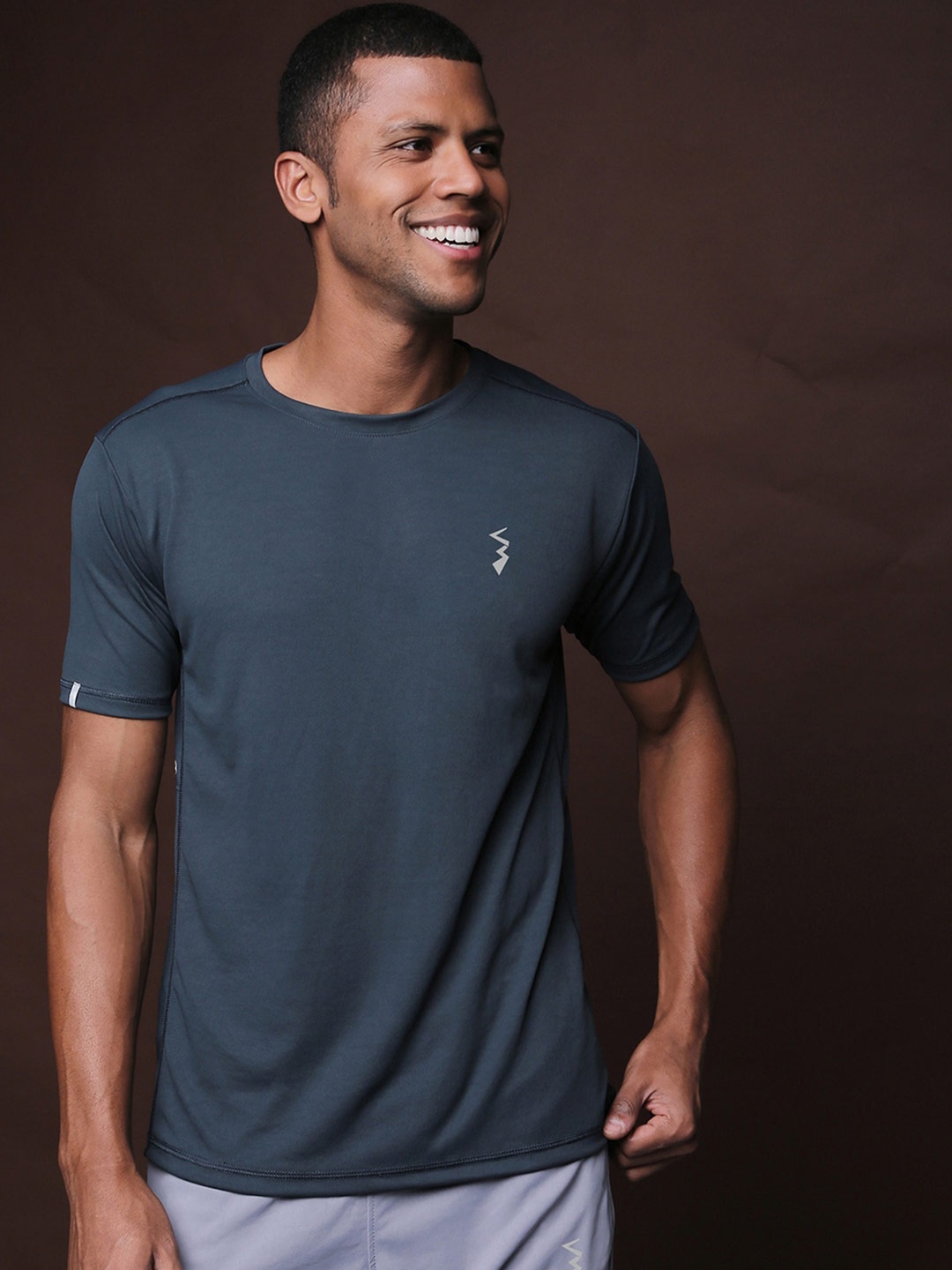

Campus Sutra Men Charcoal Dri-FIT Running T-shirt