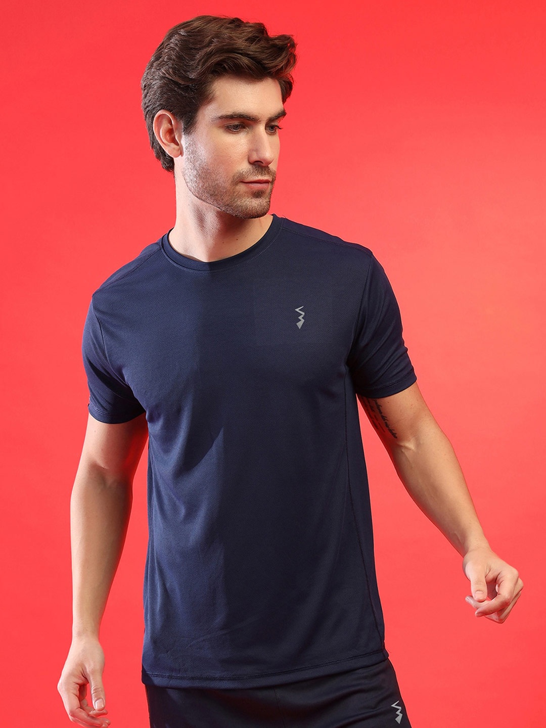 Campus Sutra Men Navy Blue V-Neck Dri-FIT Applique Running T-shirt