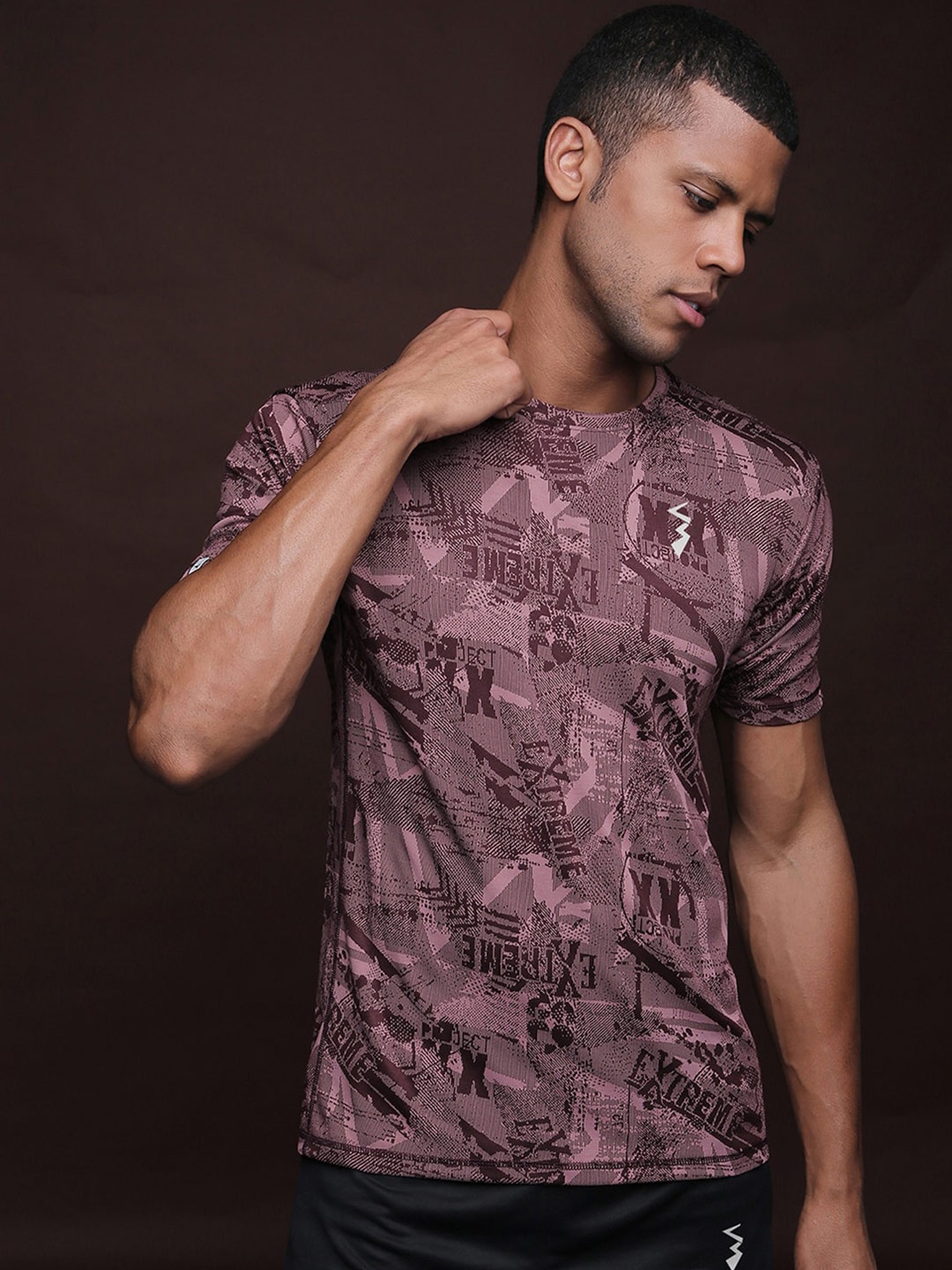 

Campus Sutra Men Maroon Printed Round Neck Dri-FIT Running T-shirt
