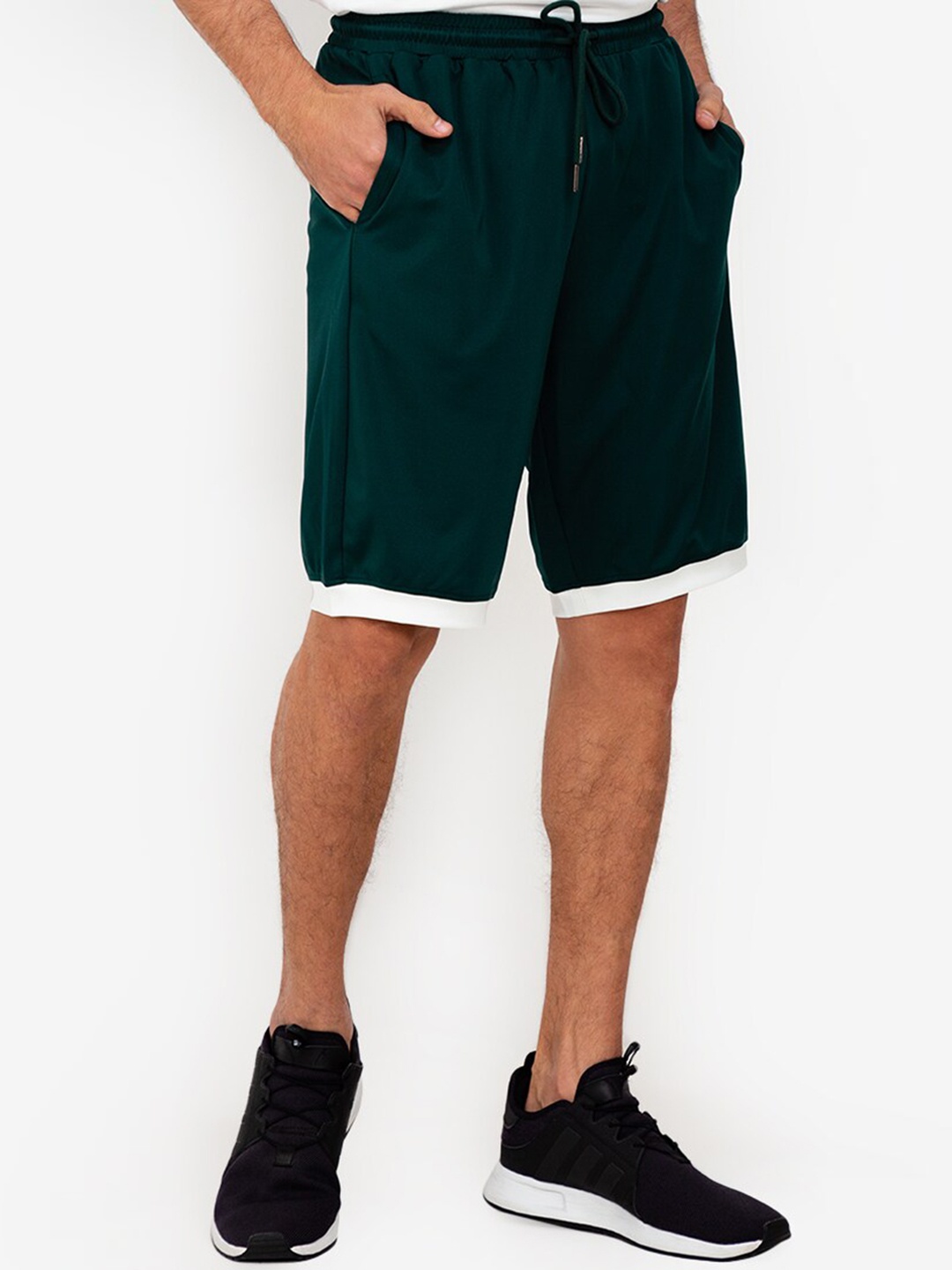 

ZALORA ACTIVE Men Black Relaxed Contrast Trim Shorts
