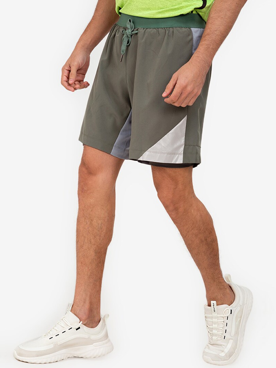 

ZALORA ACTIVE Men Grey Shorts