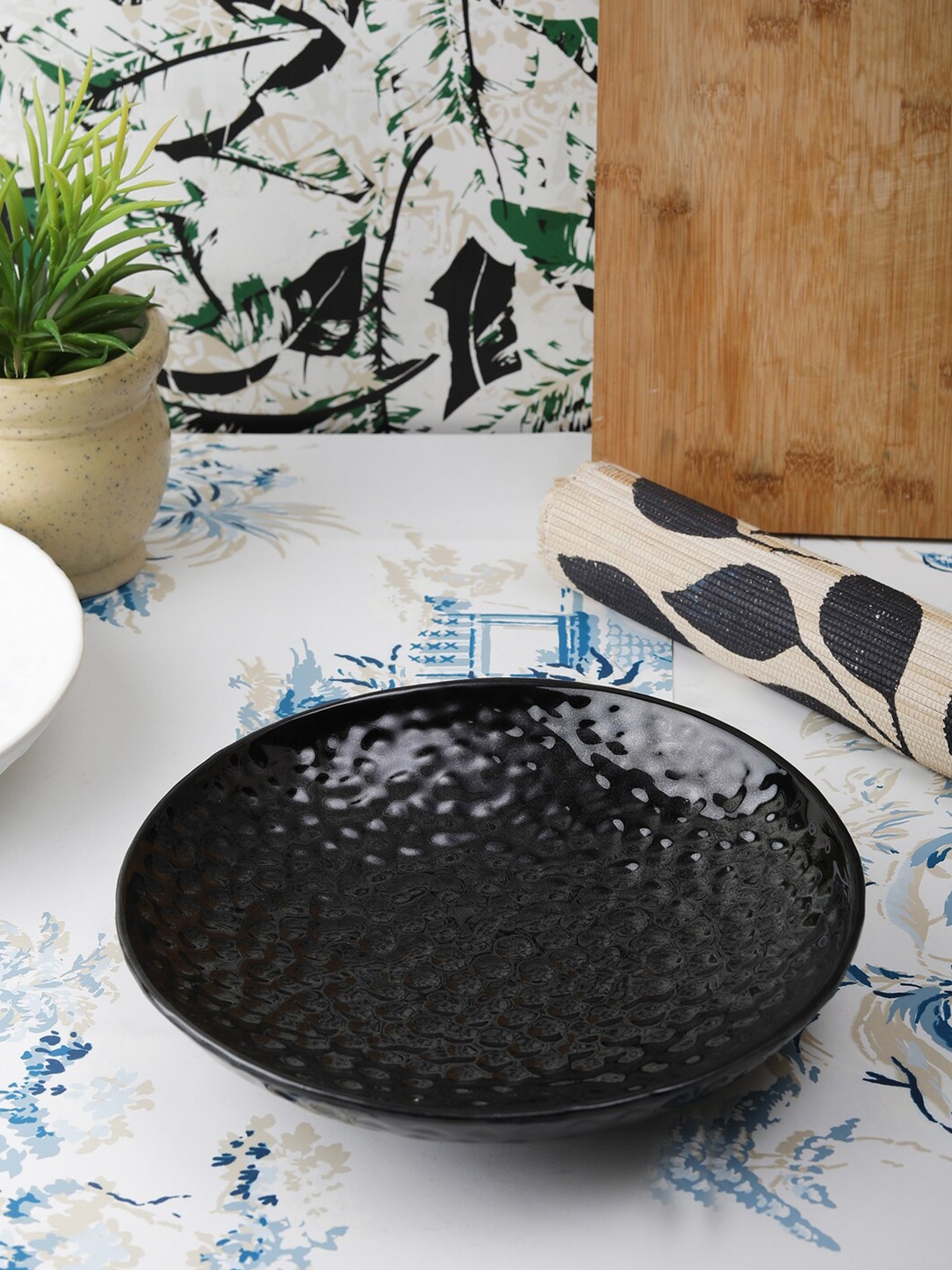VarEesha Black 1 Piece Textured Ceramic Glossy Plates
