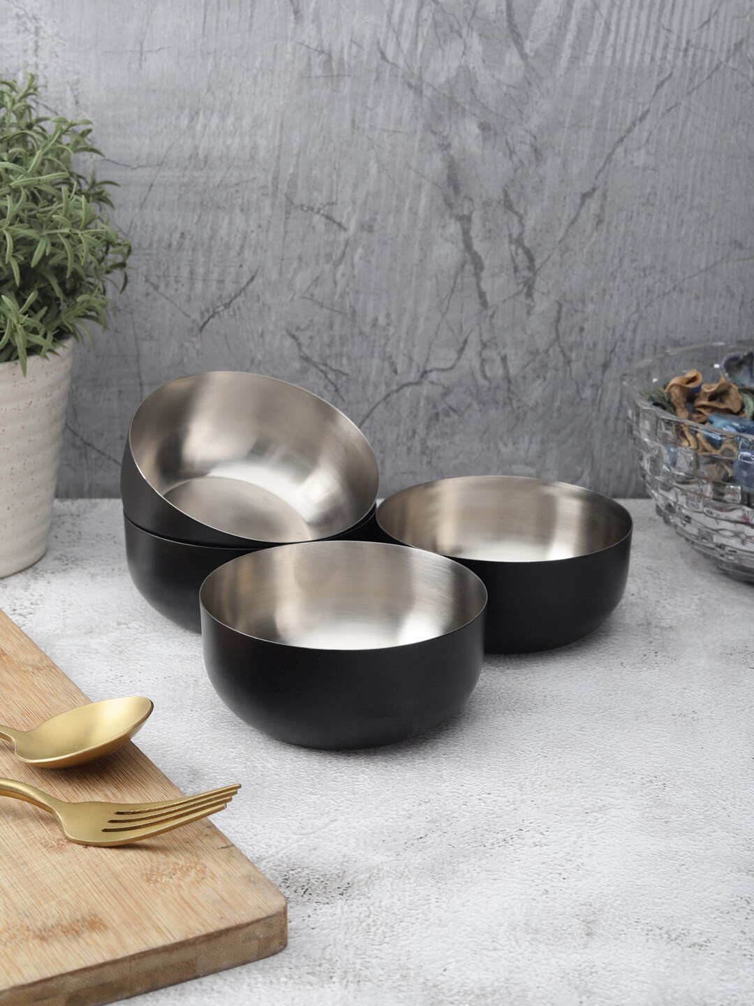 

VarEesha Black 4 Pieces Stainless Steel Matte Bowls