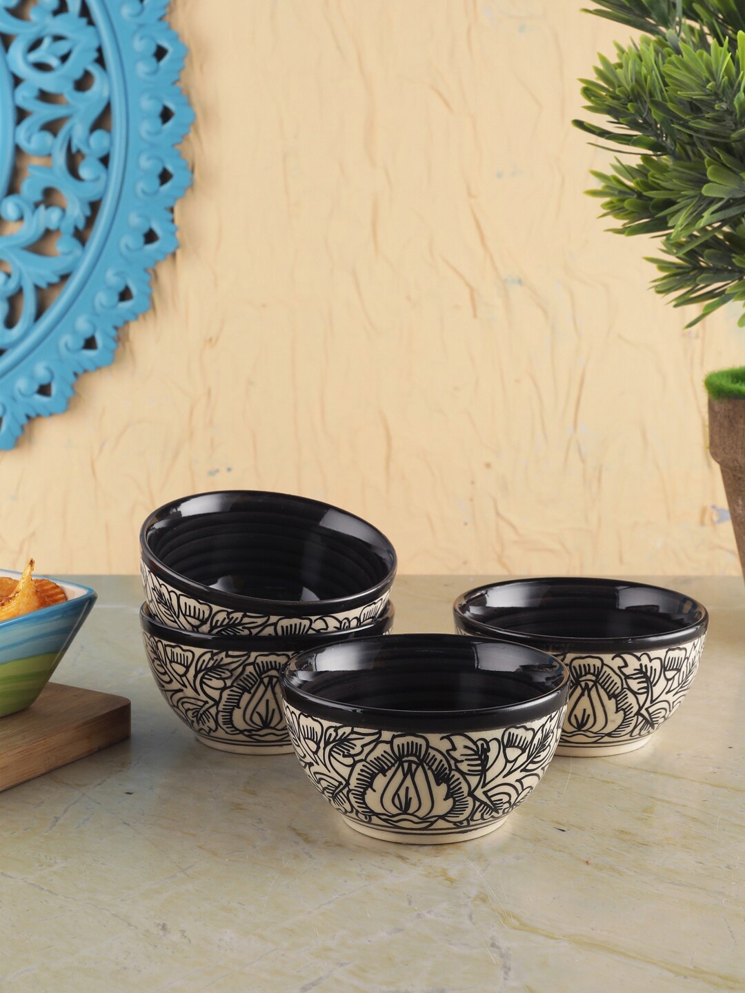 

VarEesha Off White & Black 4 Pieces Handcrafted and Hand Painted Printed Ceramic Glossy Bowls