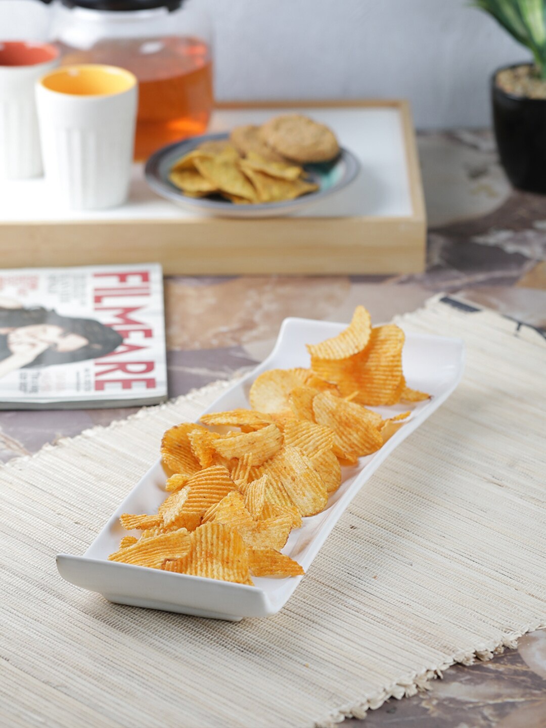 

VarEesha White Ceramic Glossy Snacks Platter