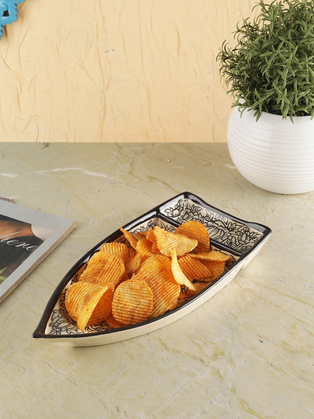

VarEesha Off White Printed Ceramic Boat Shaped Serving Dish