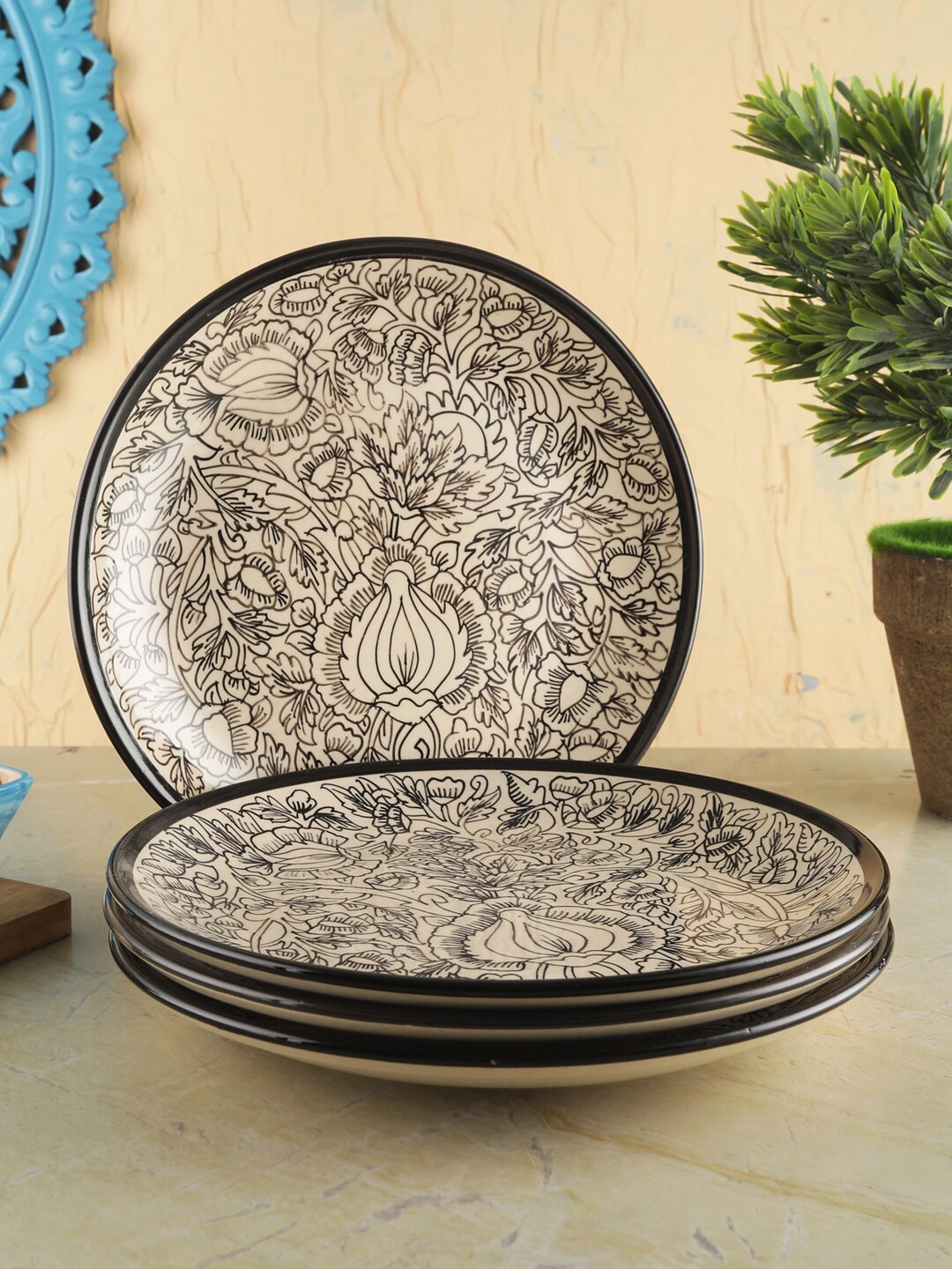 

VarEesha Kalamkari Off- White & Black 4 Pieces Ethnic Motifs Printed Ceramic Glossy Plates