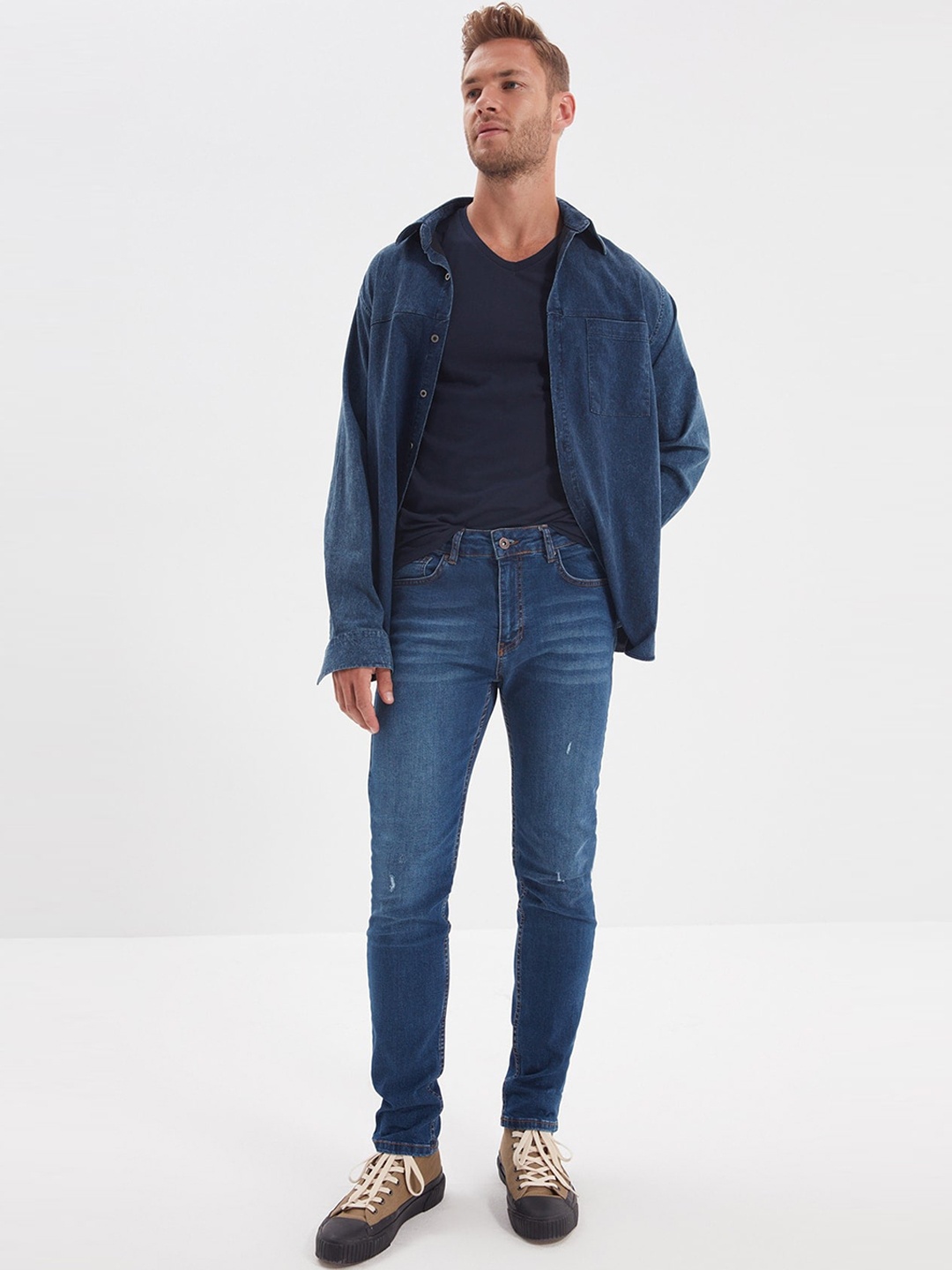 

Trendyol Men Navy Blue Slim Fit Mildly Distressed Light Fade Jeans