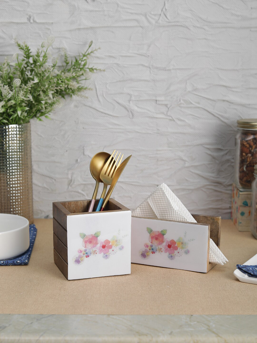 

VarEesha White & Pink Mango Wood Napkin and Spoon Holder