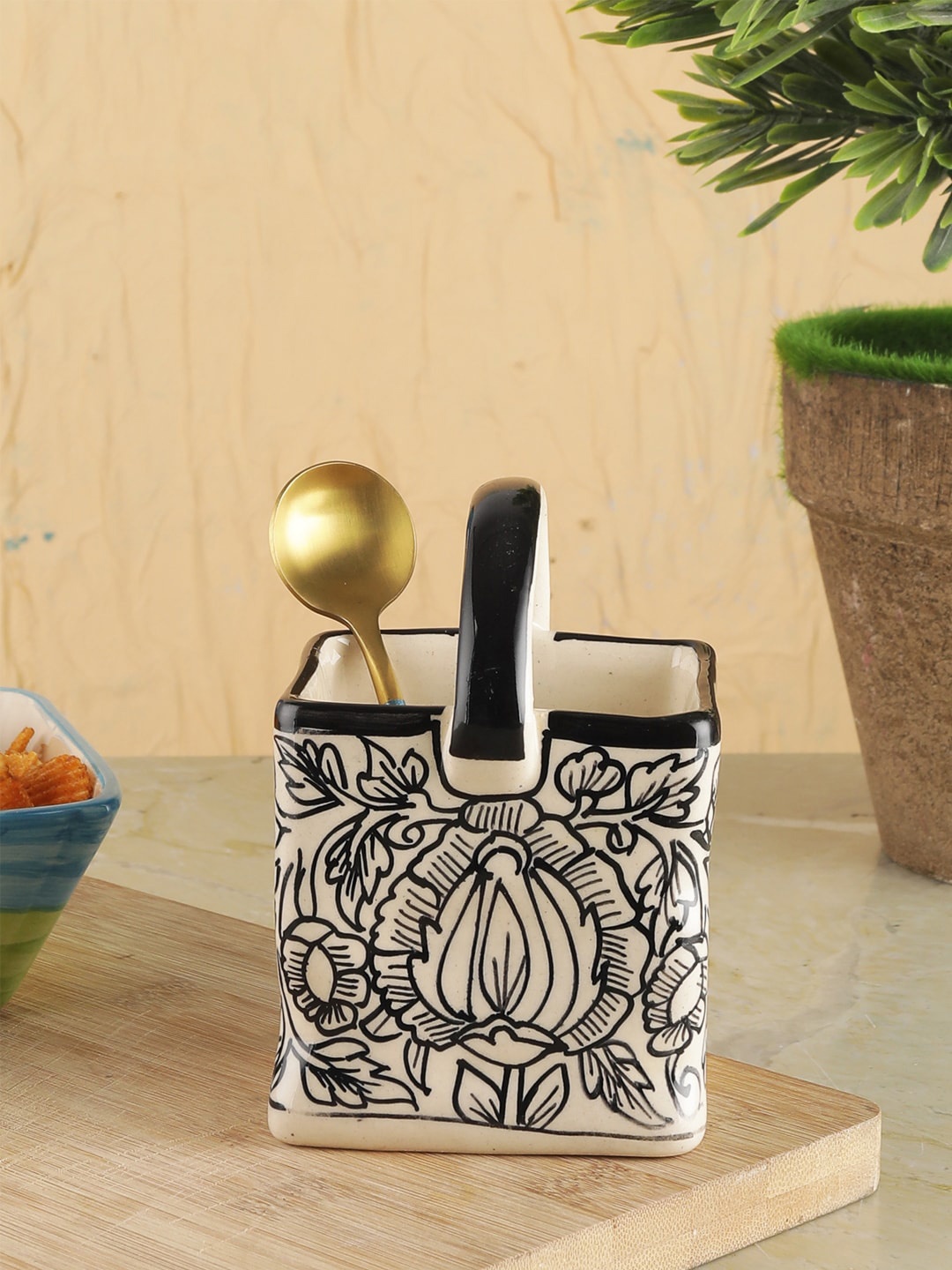 

VarEesha Off-White & Black Kalamkari Printed Ceramic Cutlery Holder Basket