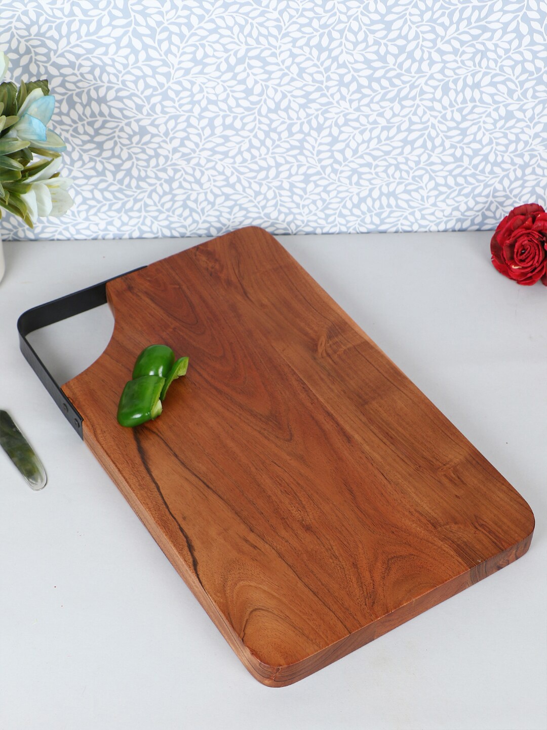 

VarEesha Brown Acacia Wood Metal Handled Chopping Board