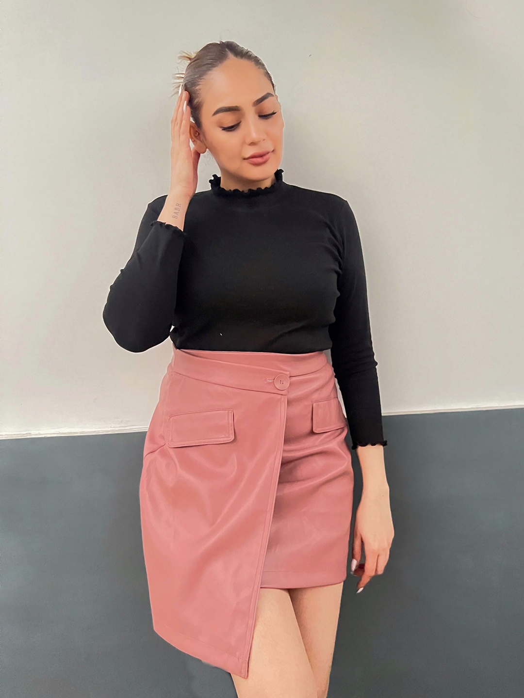 

Tokyo Talkies Women Rose Gold-Coloured Pink Solid Slim-Fit Mini Wrap Skirt