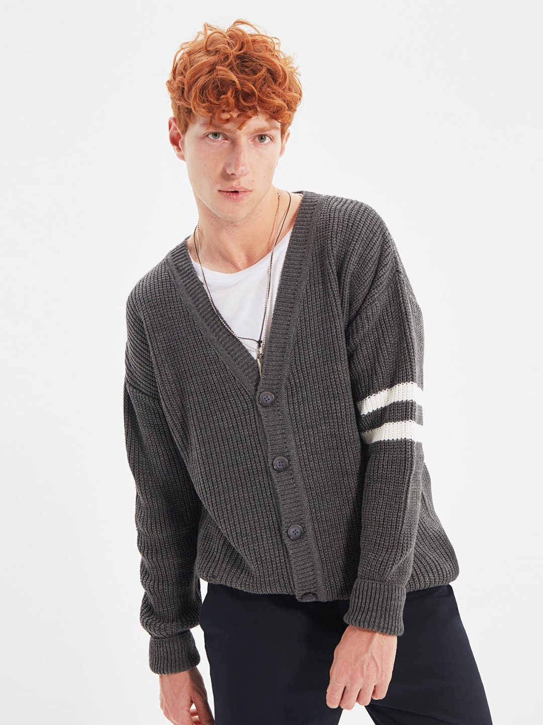 

Trendyol Men Grey & White Ribbed Cardigan