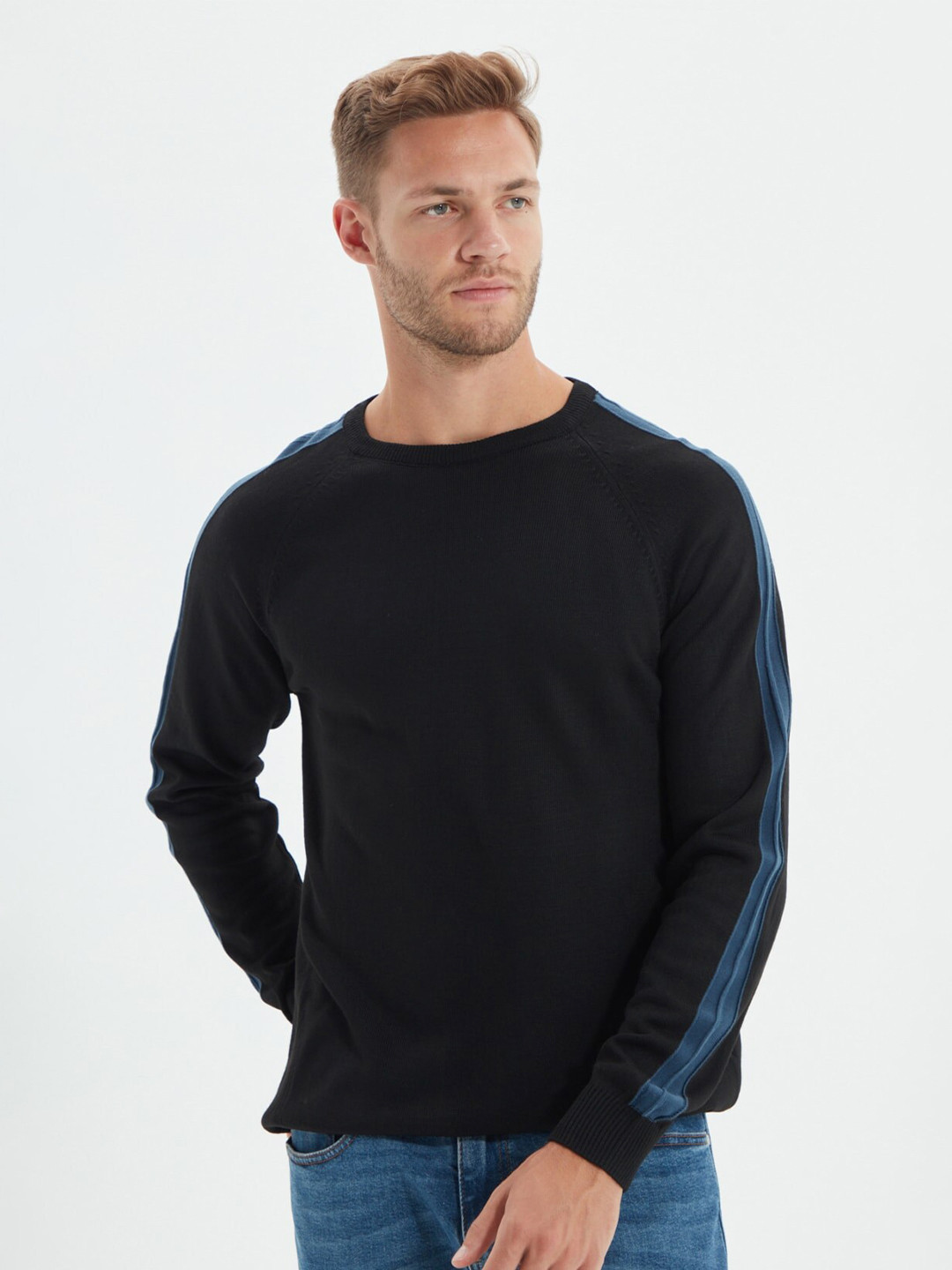 

Trendyol Men Black & Blue Pullover