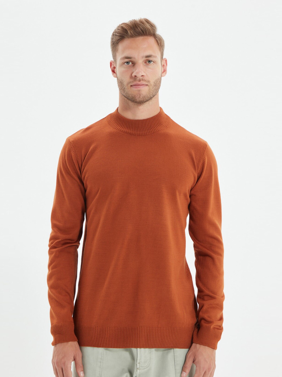 

Trendyol Men Cinamon Brown Solid Round Neck Sweater