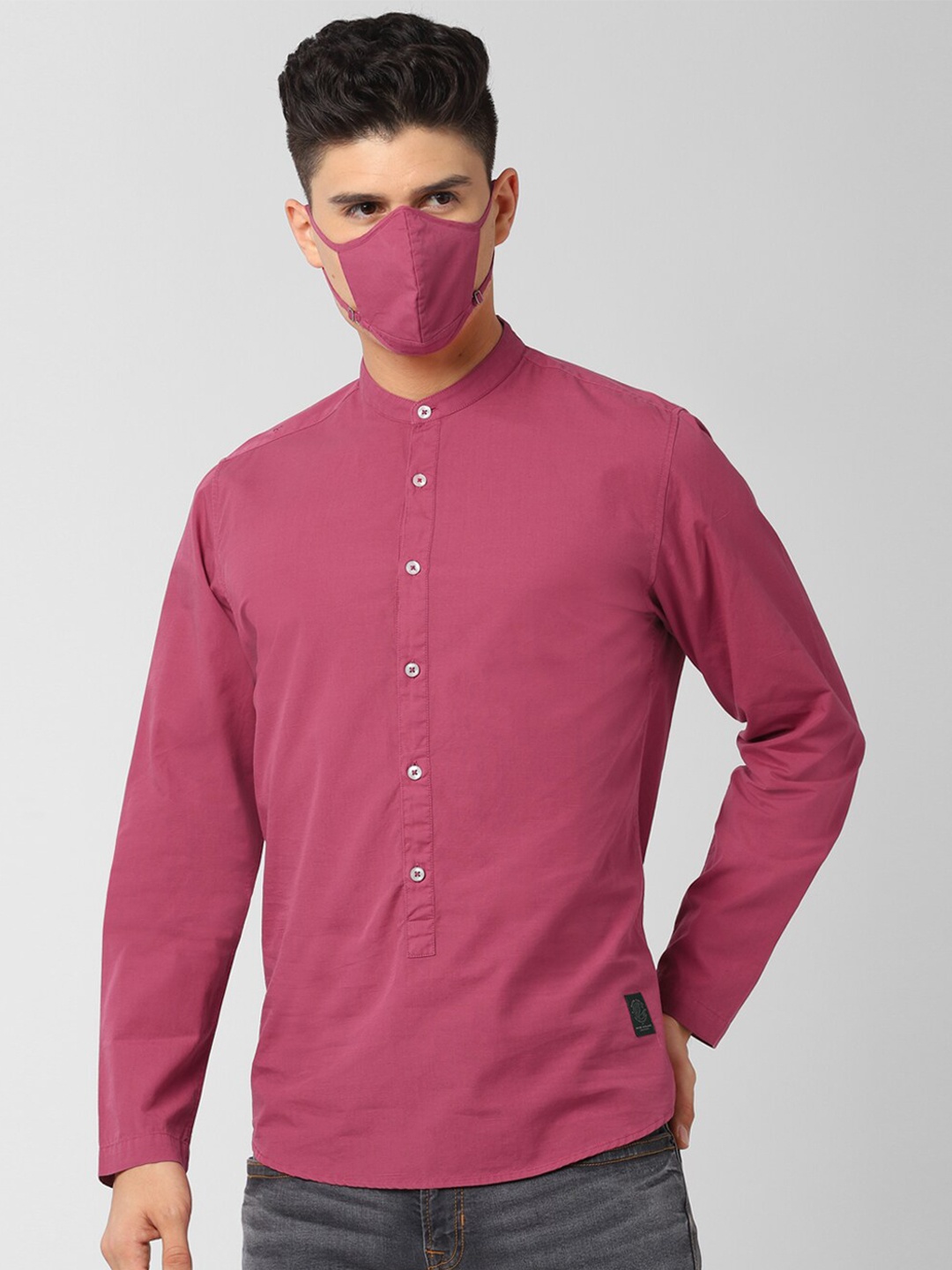 

Peter England Casuals Men Pink Solid Pure Cotton Slim Fit Casual Shirt