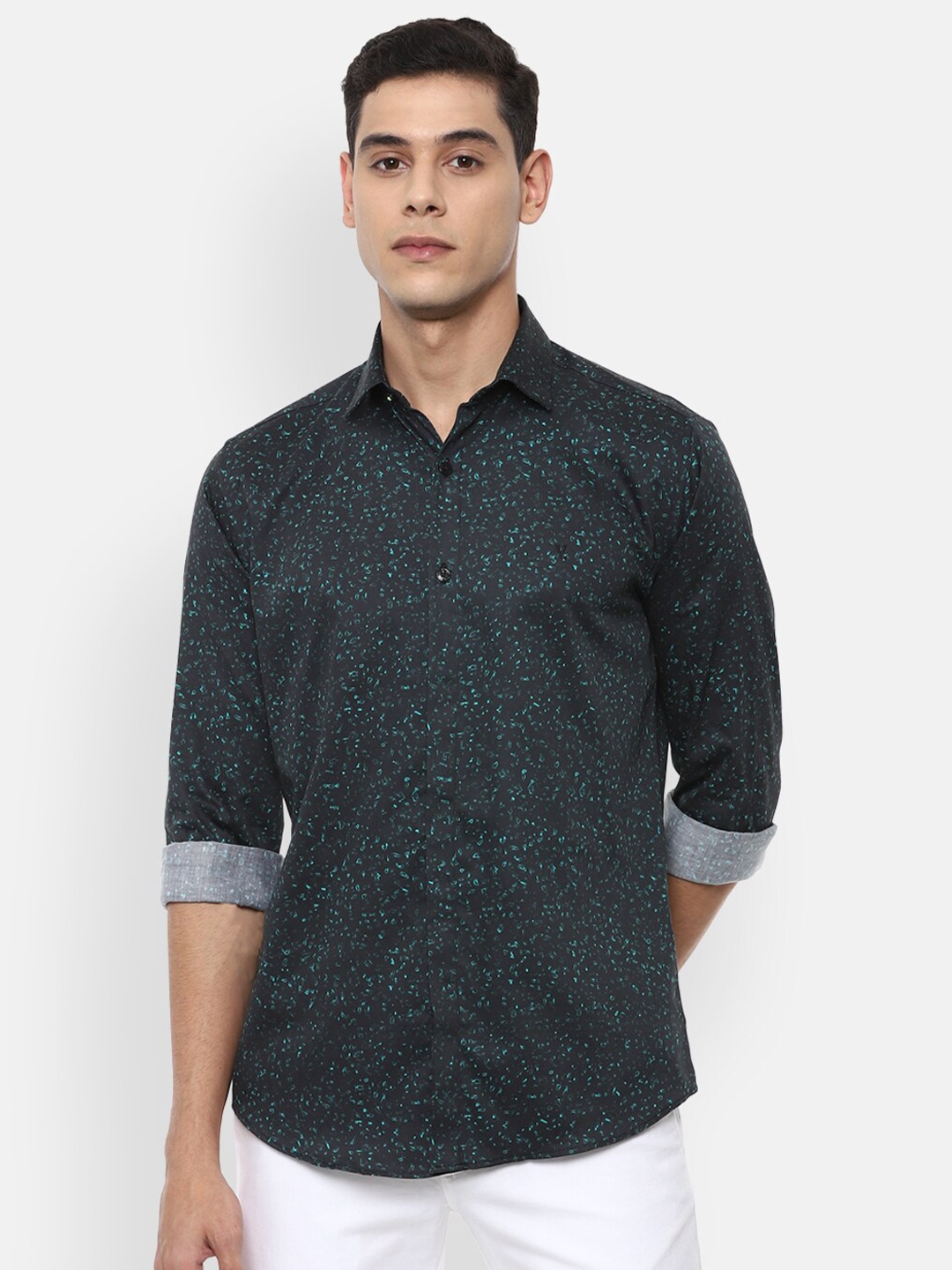 

V Dot Men Black & Green Slim Fit Printed Pure Cotton Casual Shirt