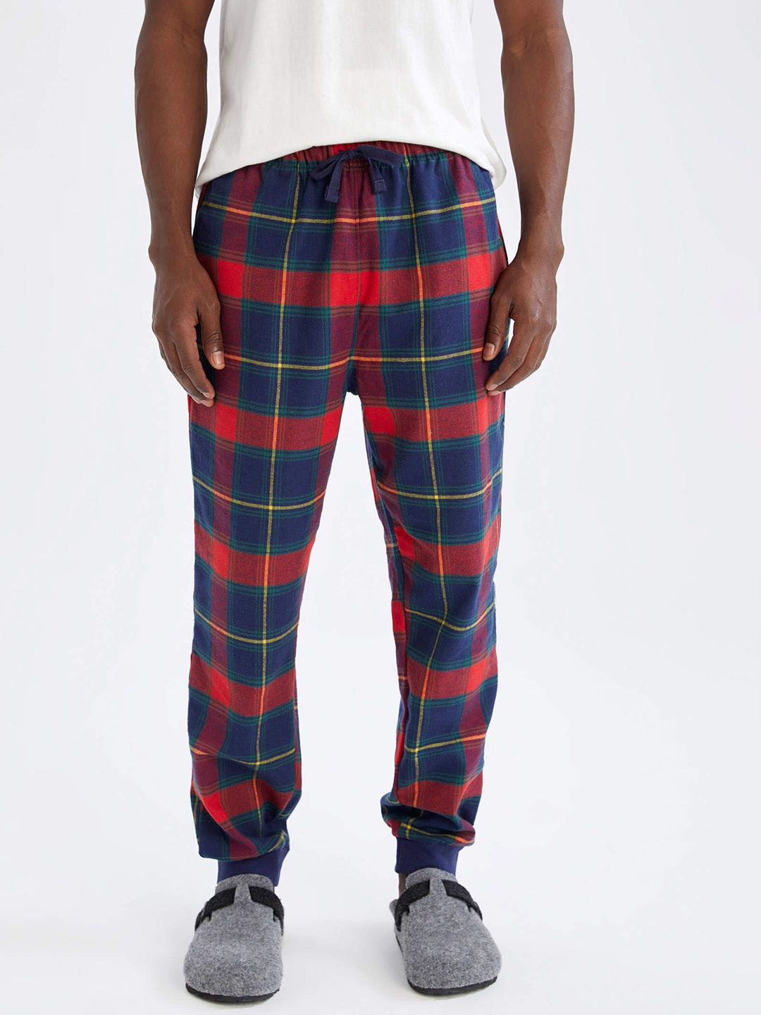 

DeFacto Men Navy Blue & Red Checked Lounge Pants