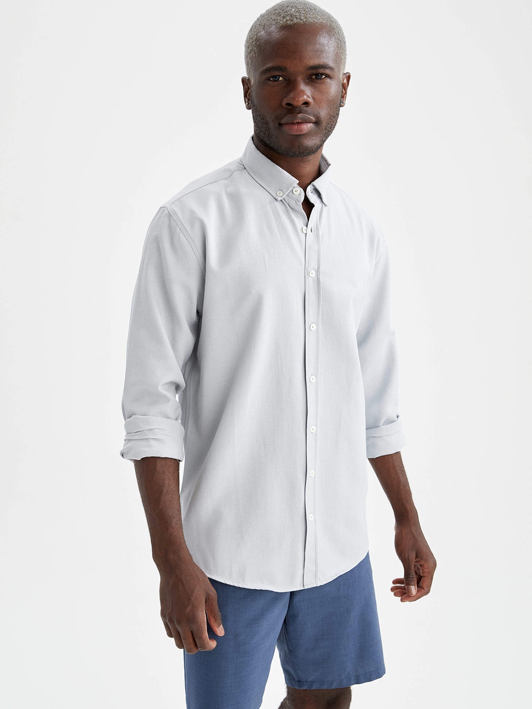 

DeFacto Men Grey Solid Casual Shirt