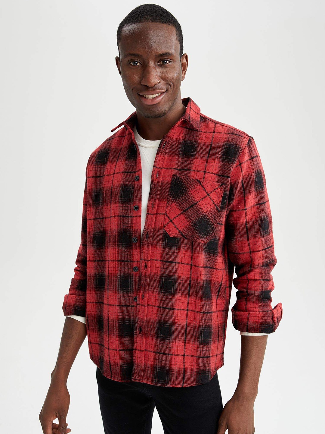 

DeFacto Men Red & Black Checked Casual Shirt