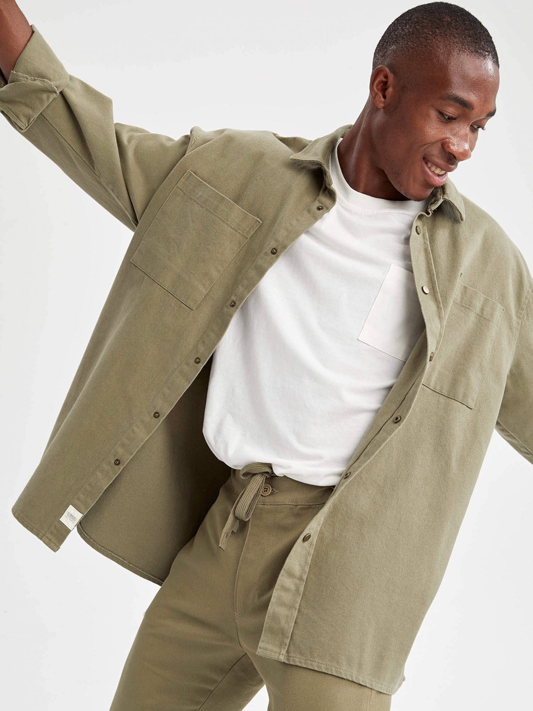 

DeFacto Men Olive Green Cotton Casual Shirt