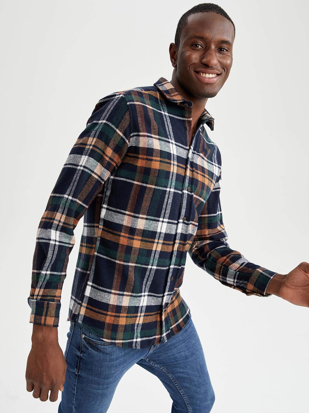 

DeFacto Men Navy Blue & White Tartan Checked Casual Shirt