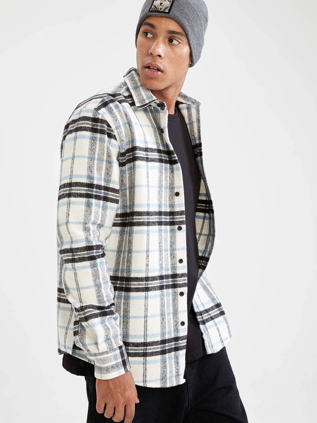 

DeFacto Men White & Black Checked Casual Shirt
