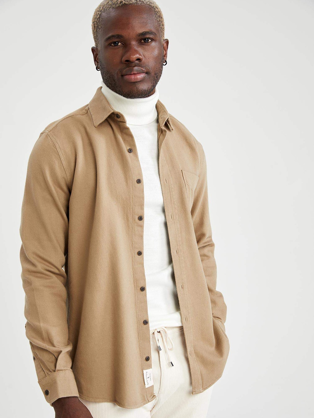 

DeFacto Men Beige Cotton Solid Casual Shirt